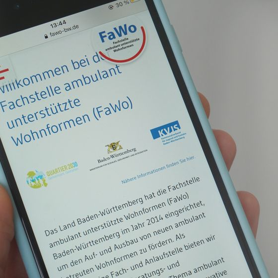 Aufgerufene Website der FaWo auf Smartphone