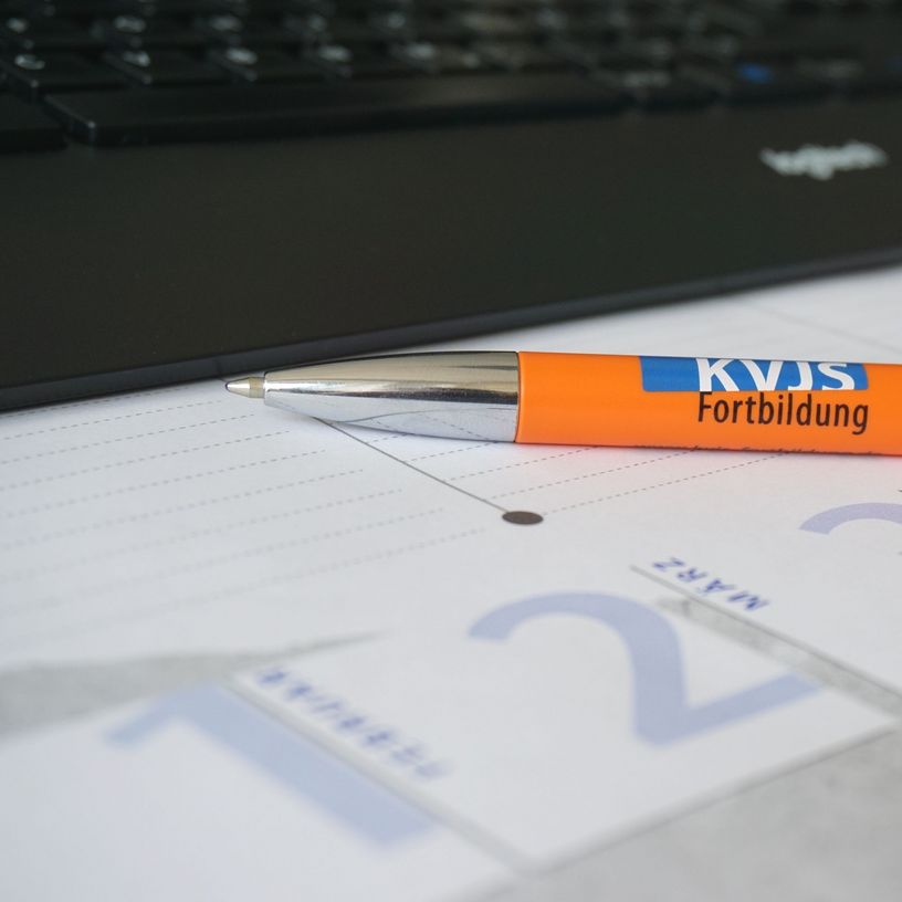 Kalender und Stift